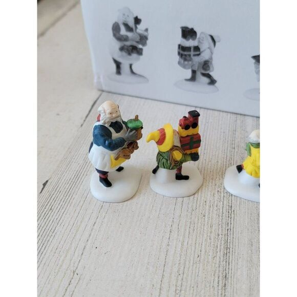 Dept 56 56022 Toymaker Elves Heritage Village collection accessory xmas set - Picture 7 of 9